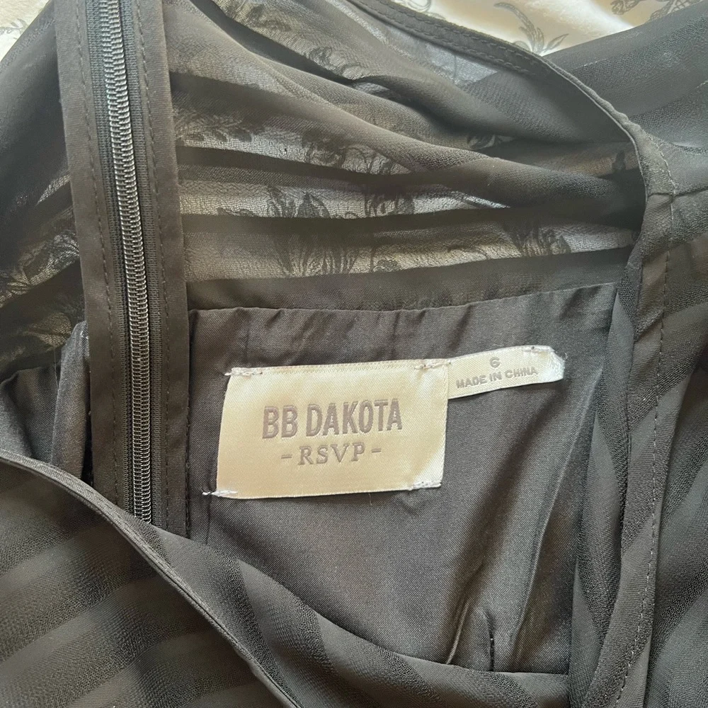 Dress - Picture 3 of 5